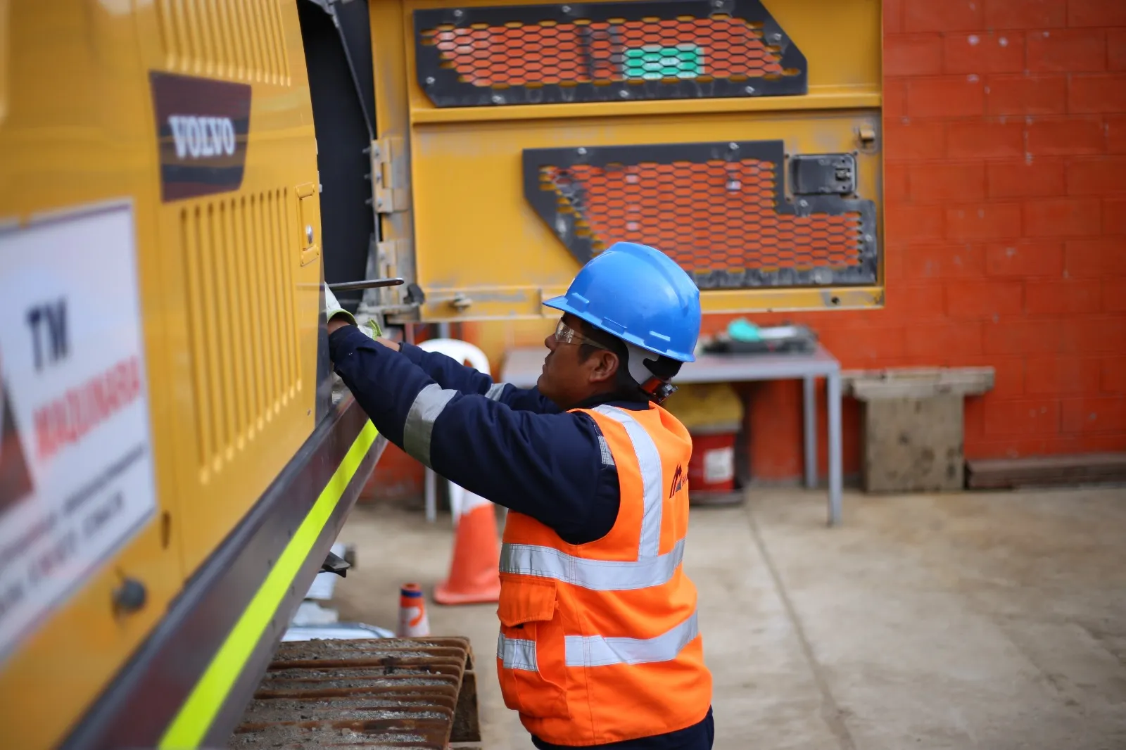 Mantenimiento Técnico Volvo en Campo — TM Maquinaria